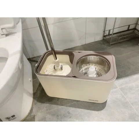 Bộ Lau Nhà Xoay Tay LocknLock Dual Bucket Spin Mop ETM478 - Dụng Cụ Vệ Sinh Đa Năng với 2 Bông Lau Microfiber Chất Lượng Cao
