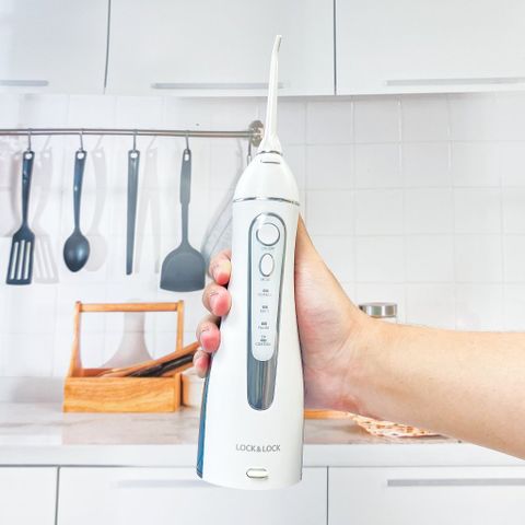 Máy Tăm Nước Không Dây LocknLock ENR156BLU - Tạo Sóng Nước 4 Chế Độ, Dung Tích 200ml - Bảo Hành 2 Năm, Sạc USB Tiện Lợi