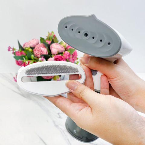 Bàn Là Hơi Nước Cầm Tay LocknLock ENI148 - Mini Ủi Hơi Nước 1000W - Thiết Kế Gọn Nhẹ, Bảo Hành 2 Năm