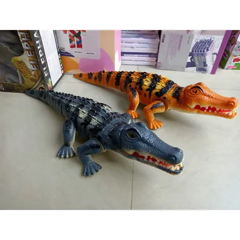 Đồ chơi con cá sấu chạy bằng pin có âm thanh và đèn sáng ở mắt, giao màu ngẫu nhiên 1048