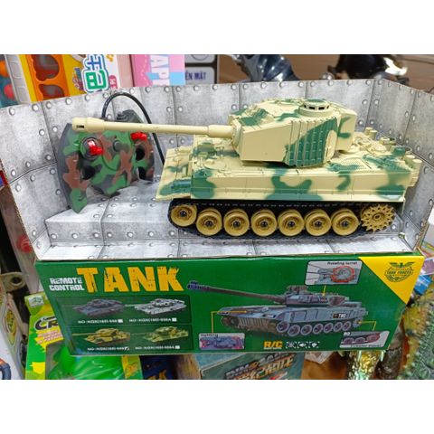Xe tăng điều khiển từ xa có đèn sáng mã 559 chọn màu ngẫu nhiên