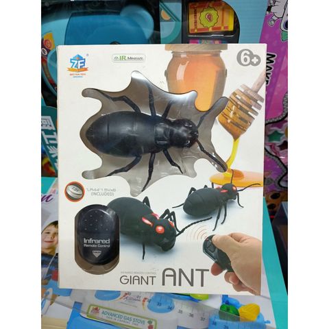 Đồ chơi điều khiển từ xa con kiến đen khổng lồ chạy bằng pin có đèn sáng 9917 Giant Ant Infrared Remote control