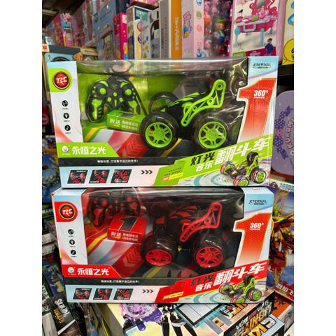 Xe ô tô điều khiển nhào lộn quay 360 có đèn và nhạc chọn ngẫu nhiên 6635