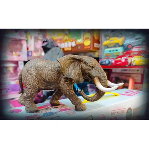 Mô hình con voi bằng nhựa đặc dài 18cm