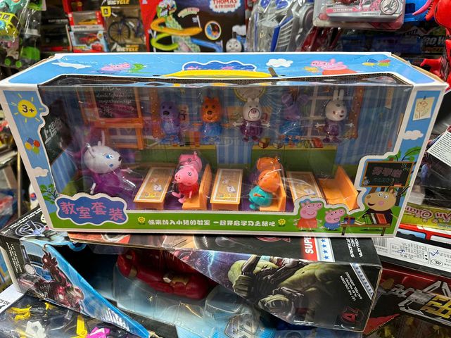 Bộ Đồ Chơi Lớp Học Heo Peppa RL686-1 - Đồ Chơi Giáo Dục Cho Trẻ Em Từ 3 Tuổi - Peppa Pig Classroom Playset