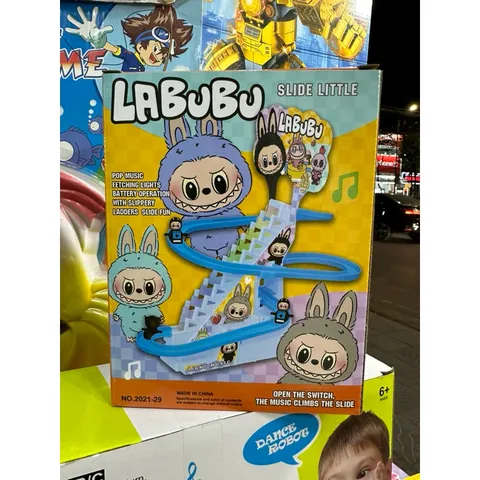 Hộp Đồ Chơi Labubu Nhảy Bậc Thang - Đồ Chơi Điều Khiển Từ Xa Có Nhạc và Đèn Phát Sáng 867-6, Tặng Kèm Pin