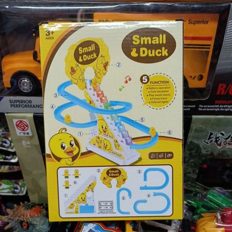 Hộp đồ chơi 3 chú vịt leo cầu thang Small Duck - Đồ chơi có nhạc và đèn phát sáng 668-10, quà tặng thú vị cho trẻ em