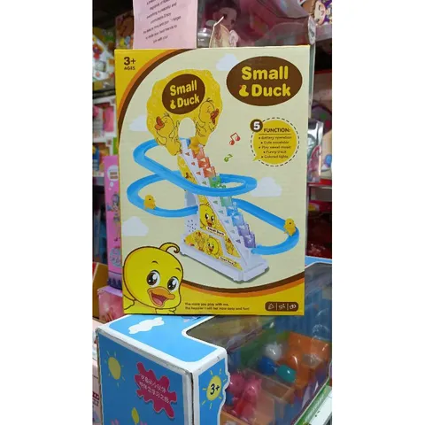 Hộp đồ chơi 3 chú vịt leo cầu thang Small Duck - Đồ chơi có nhạc và đèn phát sáng 668-10, quà tặng thú vị cho trẻ em