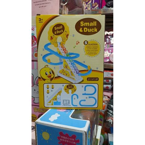 Hộp đồ chơi 3 chú vịt leo cầu thang Small Duck - Đồ chơi có nhạc và đèn phát sáng 668-10, quà tặng thú vị cho trẻ em