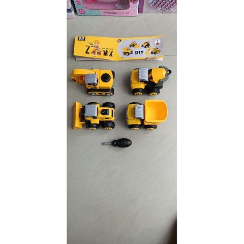 Mô Hình 4 Chiếc Xe Ô Tô Công Trình Tháo Lắp - Đồ Chơi Xếp Hình Chạy Bánh Đà 677-110 Cho Trẻ Em