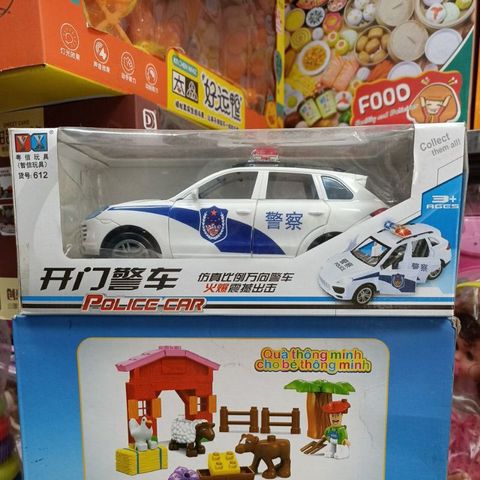 Mô hình Xe ô tô điều khiển từ xa 4 cánh cửa - Có nhạc và đèn phát sáng 612, tặng kèm pin - Đồ chơi thú vị cho trẻ em