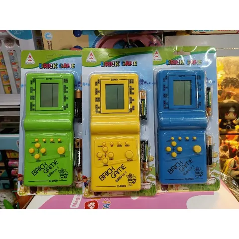 Máy chơi game cầm tay E9999-D - Tặng kèm pin, màu giao ngẫu nhiên - Trải nghiệm game tuyệt vời cho mọi lứa tuổi