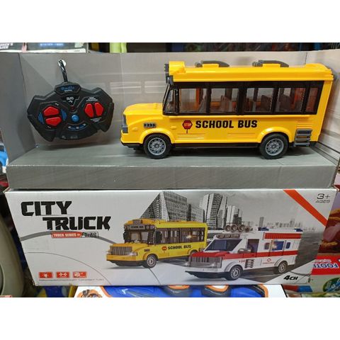 Xe Ô Tô Điều Khiển Từ Xa School Bus 4 Chiều - Đèn Phát Sáng 240, Tặng Kèm Pin - Đồ Chơi Trẻ Em Thích Hợp