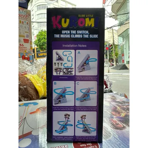 Hộp đồ chơi KUROMI nhảy bậc thang và chạy trên đường trượt, có nhạc và đèn phát sáng 2021-17 (tặng kèm pin)