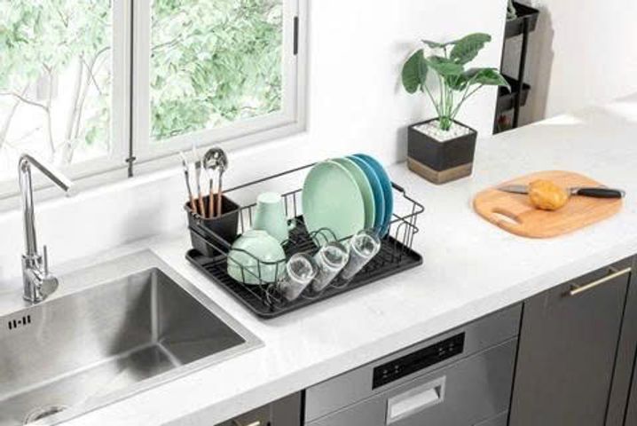Giá úp bát Kaiyo KDR-6094 có khay hứng nước, chất liệu inox và nhựa, tiện lợi cho gia đình 6 người, thiết kế chống ẩm ướt.