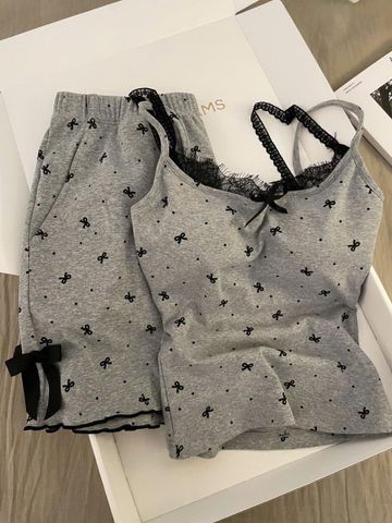 Bộ Đồ Ngủ Nữ 2 Dây Ghi Xám - Chất Liệu Mềm Mịn, Dành Cho Phụ Nữ Size L Dưới 52KG, Thích Hợp Sử Dụng Hàng Ngày