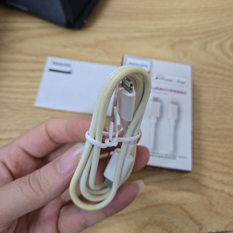 Cáp Sạc Nhanh iPhone 20W Philips MFi - An Toàn, Bền Bỉ, Tương Thích Tất Cả Dòng iPhone/iPad, Bảo Vệ Pin Tối Ưu (Cáp mới, ố vàng)