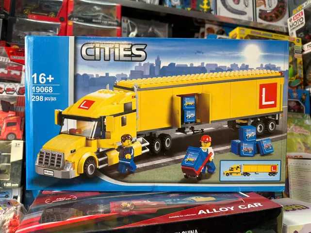 Đồ Chơi Lắp Ráp Mô Hình Xe Ô Tô Tải Container Chở Hàng Hóa LEGO Cities 19068 - Đồ Chơi Sáng Tạo Vui Nhộn Cho Trẻ Em Trên 6 Tuổi