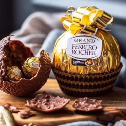 XẢ LỖ Quả cầu socola Rocher màu vàng thắt nơ sang trọng DATE 20.04.2024
