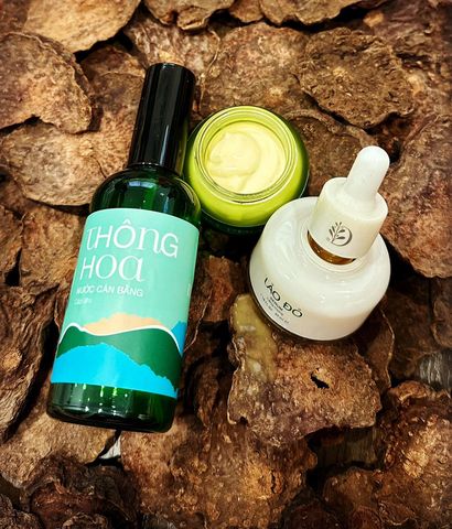 Dưỡng Da Thiên Hoa Phấn D'Vi Nature - Giúp Da Sáng Mịn, Hồng Hào, Cấp Ẩm, Làm Mờ Vết Thâm, Se Khít Lỗ Chân Lông