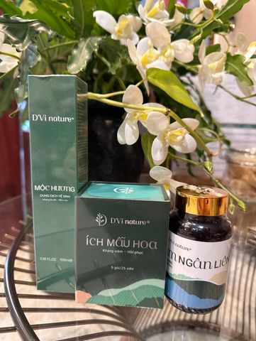 Nước Vệ Sinh Phụ Nữ Ích Mẫu Hoa D'Vi Nature - Duy Trì Độ PH Tự Nhiên, Kháng Viêm, An Toàn Cho Da Nhạy Cảm