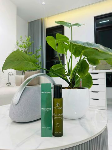 Dung Dịch Vệ Sinh Phụ Nữ Mộc Hương D'Vi Nature - Hỗ Trợ Chăm Sóc Sức Khỏe Vùng Kín Tự Nhiên, An Toàn, Dễ Sử Dụng