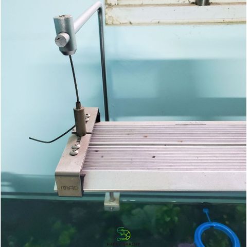 Cặp Ốc Siết Đèn LED Thủy Sinh - Dụng Cụ Treo Đèn Chuyên Dụng Có Lỗ Xỏ Ngang, Tiện Lợi Trong Nhà và Vườn