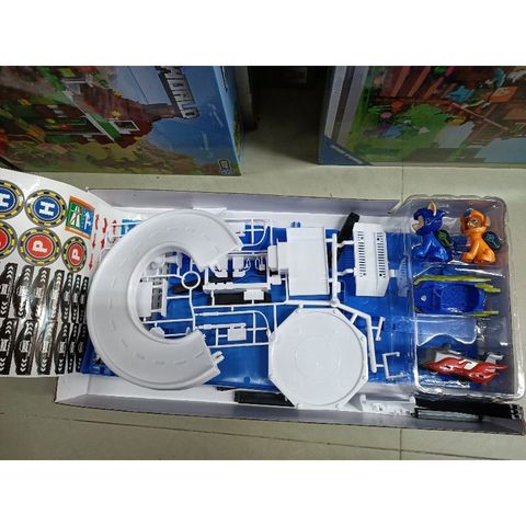 Hộp đồ chơi lắp ghép mô hình bãi đậu xe ô tô trong thành phố của đội chó cứu hộ DOG PARKING LOT 553-388