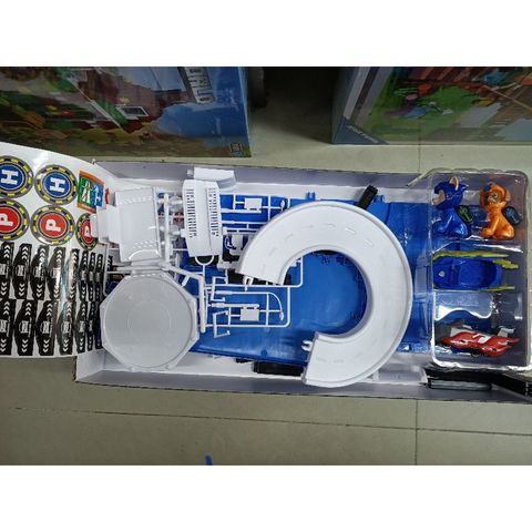 Hộp đồ chơi lắp ghép mô hình bãi đậu xe ô tô trong thành phố của đội chó cứu hộ DOG PARKING LOT 553-388