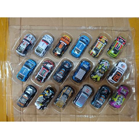 Hộp đồ chơi gồm 18 chiếc Xe ô tô MINI CARTOON CAR chạy bằng bánh đà 66-51