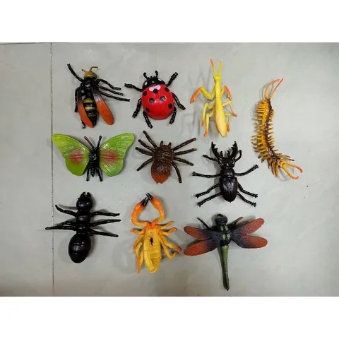 Bộ đồ chơi động vật mô phỏng các loại côn trùng 7505 (giao mẫu ngẫu nhiên)