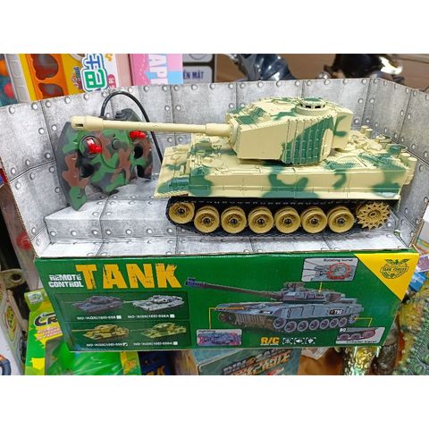 Mã 559 - Hộp đồ chơi Xe Tăng điều khiển từ xa chạy 4 chiều, có đèn phát sáng (tặng kèm pin)