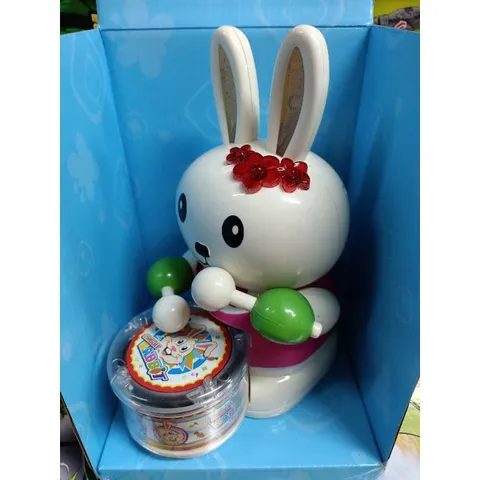 3311 Hộp đồ chơi Thỏ đánh trống lắp pin biết đi, có nhạc vui nhộn và đèn phát sáng