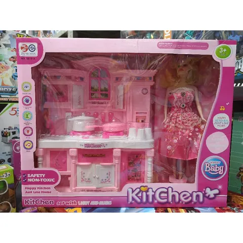 Hộp đồ chơi Tủ Bếp nấu ăn HAPPY KITCHEN kèm búp bê, có nhạc và đèn phát sáng 6819 (tặng kèm pin)