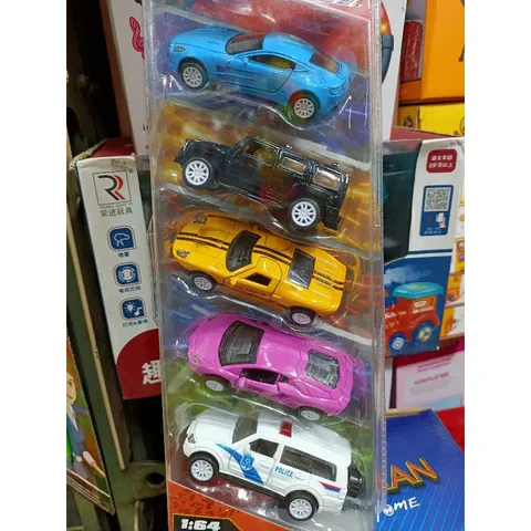 Hộp đồ chơi gồm 5 chiếc Xe ô tô mở cửa chất liệu hợp kim, chạy bằng bánh đà D - 55 (giao màu ngẫu nhiên)