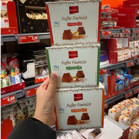 Socola Tươi Truffes Favorina Pháp - Hộp Quà Độc Đáo Gồm 4 Vị Như Nguyên Bản, Hạt Phỉ, Vỏ Cam, Caramel - Món Quà Ngọt Ngào Cuối Năm