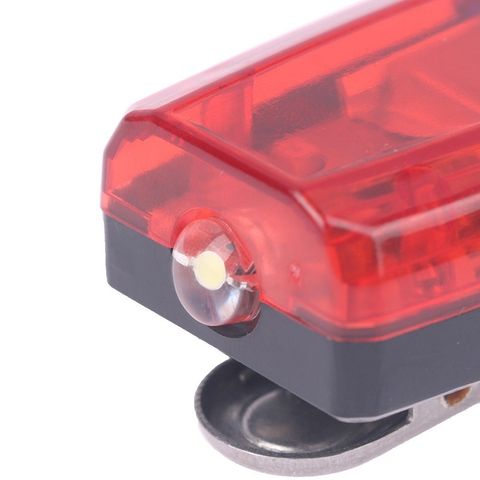 Đèn LED chớp nháy Xanh Đỏ khẩn cấp báo hiệu Đeo Vai gắn xe Có Thể Sạc