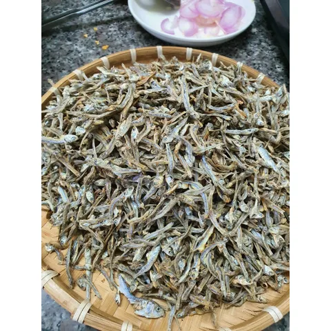 Cá Cơm Chiên Tỏi Giòn Nhà Mid 200gr - Đặc Sản Hương Vị Biển Việt Nam, Ăn Kèm Cơm Hoặc Món Nhắm Thơm Ngon