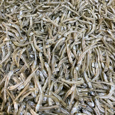 Cá Cơm Chiên Tỏi Giòn Nhà Mid 200gr - Đặc Sản Hương Vị Biển Việt Nam, Ăn Kèm Cơm Hoặc Món Nhắm Thơm Ngon