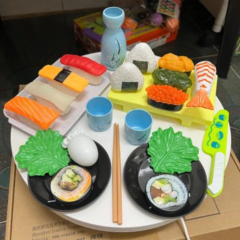 Bộ đồ chơi mô hình sushi 31 chi tiết - Trải nghiệm bếp Nhật cho trẻ em, đồ chơi nhập vai an toàn, phát triển sáng tạo và kỹ năng sống.