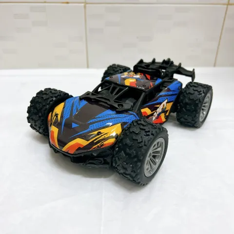 Xe điều khiển từ xa vượt địa hình tốc độ cao, phun khói, 7 động tác, pin sạc, Thế giới đồ chơi 1104