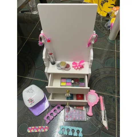 Tủ Trang Điểm Mini Bằng Gỗ Có Gương & Máy Sấy Móng Tay - Đồ Chơi Làm Nail Cho Bé Từ 3 Tuổi
