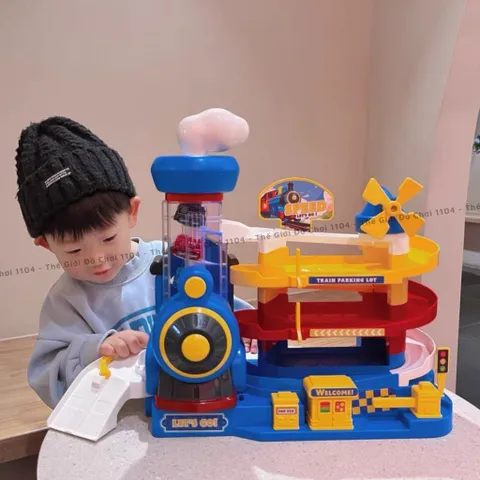 Bãi đậu xe 3 tầng có nhạc và đèn cho bé - Đồ chơi đường đua ô tô và tàu hỏa an toàn, nhiều màu sắc, kích thích tư duy và phản xạ.