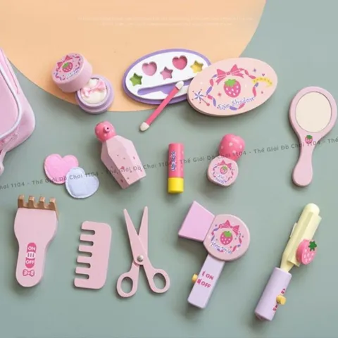 Bộ túi trang điểm cho bé bằng gỗ 13 món, họa tiết dâu tây xinh xắn