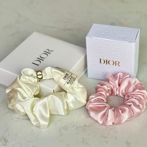 Cột Tóc Scrunchies Dior Chính Hãng - Phụ Kiện Tóc Lụa Sang Trọng, Thiết Kế Thanh Lịch Dành Cho Tín Đồ Thời Trang