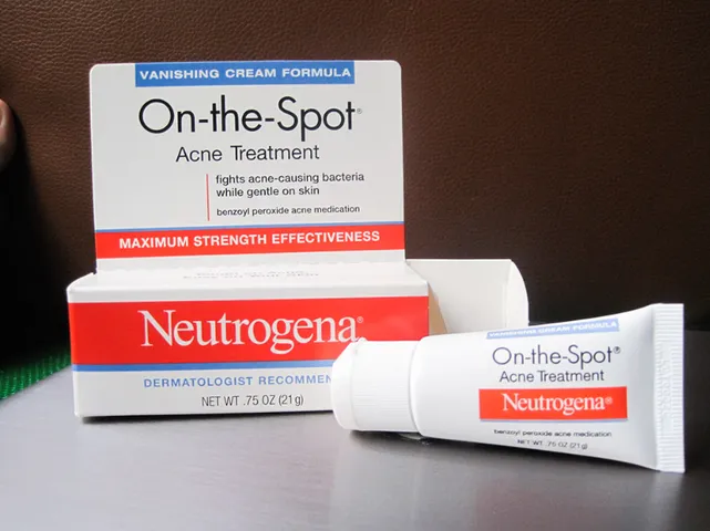 Kem Giảm Mụn Neutrogena On The Spot Acne Treatment 21G - Giúp Giảm Mụn Viêm Đỏ Nhanh Chóng, Phù Hợp Cho Da Nhạy Cảm