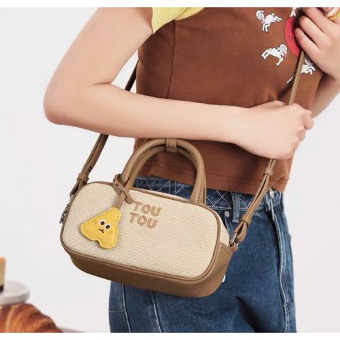 Túi Trống Toutou Dáng Ngang Size 22 - Túi Xách Nữ Cao Cấp Kèm Charm & Dây Đeo Sành Điệu, Thời Thượng, Phù Hợp Đi Học, Đi Chơi