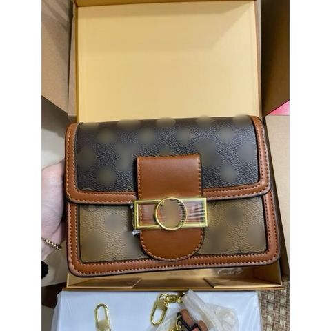 Túi Kẹp Nách Đeo Chéo Cao Cấp Size 20-25 - Thời Trang Nữ Hiện Đại Kèm 2 Dây Đeo Chéo Tiện Lợi, Phong Cách Độc Đáo