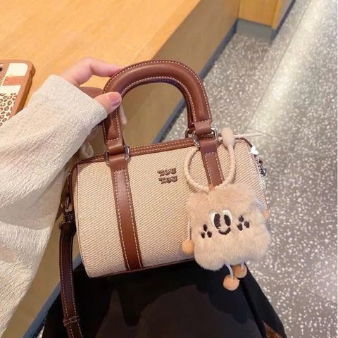 Túi Trống Toutou Size 18 - Túi Xách Nữ Kèm Charm Bông Mây & Dây Đeo Chéo Phong Cách Trẻ Trung, Tiện Lợi, Hàng Quảng Châu Cao Cấp