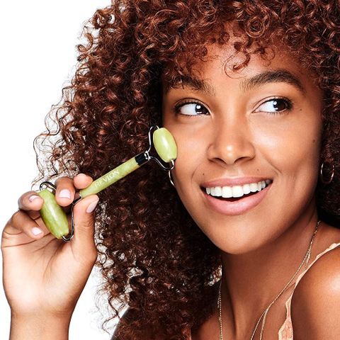 Thanh lăn mát xa mặt Revlon Cool & De Puff 240760 - Đá ngọc bích tự nhiên giúp da sáng mịn, giảm sưng bọng mắt, thư giãn hiệu quả